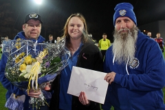 Årets grundenspelare 2016 Ulrika Jansson flankeras av prisutdelarna Anders Nilsson och Patrik Ejderteg. FOTO: Susann Sannefjäll