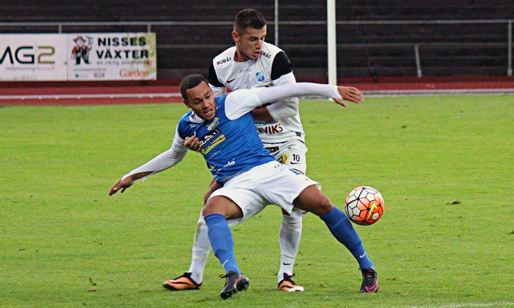 13732017_10154356964215990_8154594510900522583_o Lucas Hallberg i matchen mot Norrby på Rimnersvallen. FOTO: Susann Sannefjäll