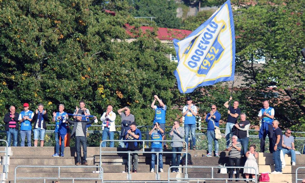 Supportar i bortamatchen mot Qviding på Vallhalla IP. FOTO: Susann Sannefjäll