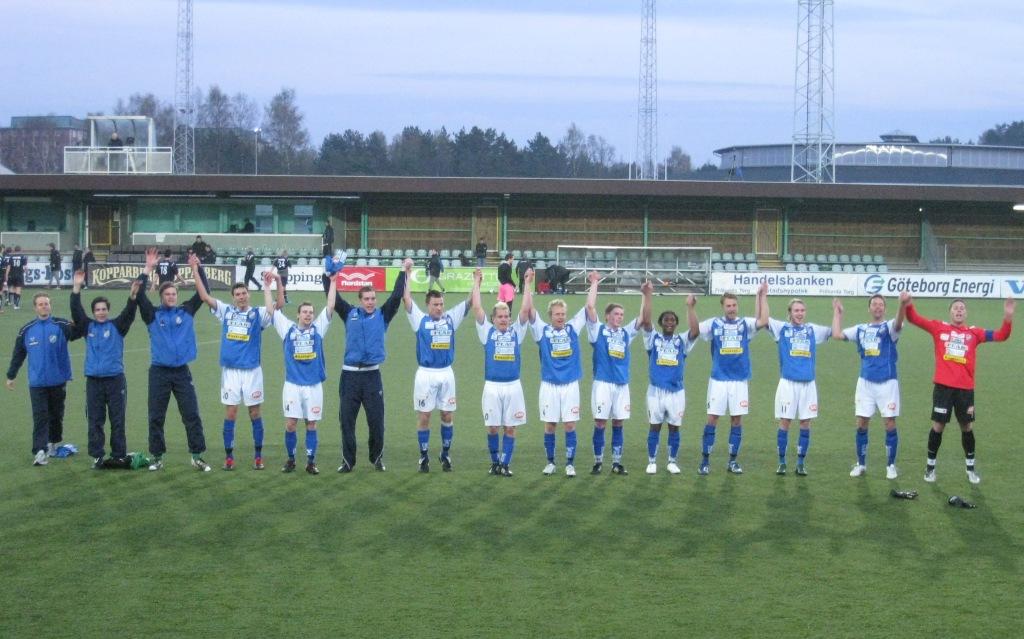 Jubel efter 3-0 borta mot Utsikten!